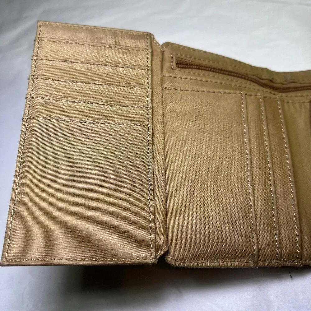 Liz And Co Women's Brown Fashion Design Carry Wallet‎  in Great Shape!